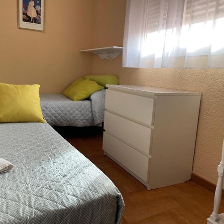 Familia Anfitriona Acoge Apartment Севиля Екстериор снимка
