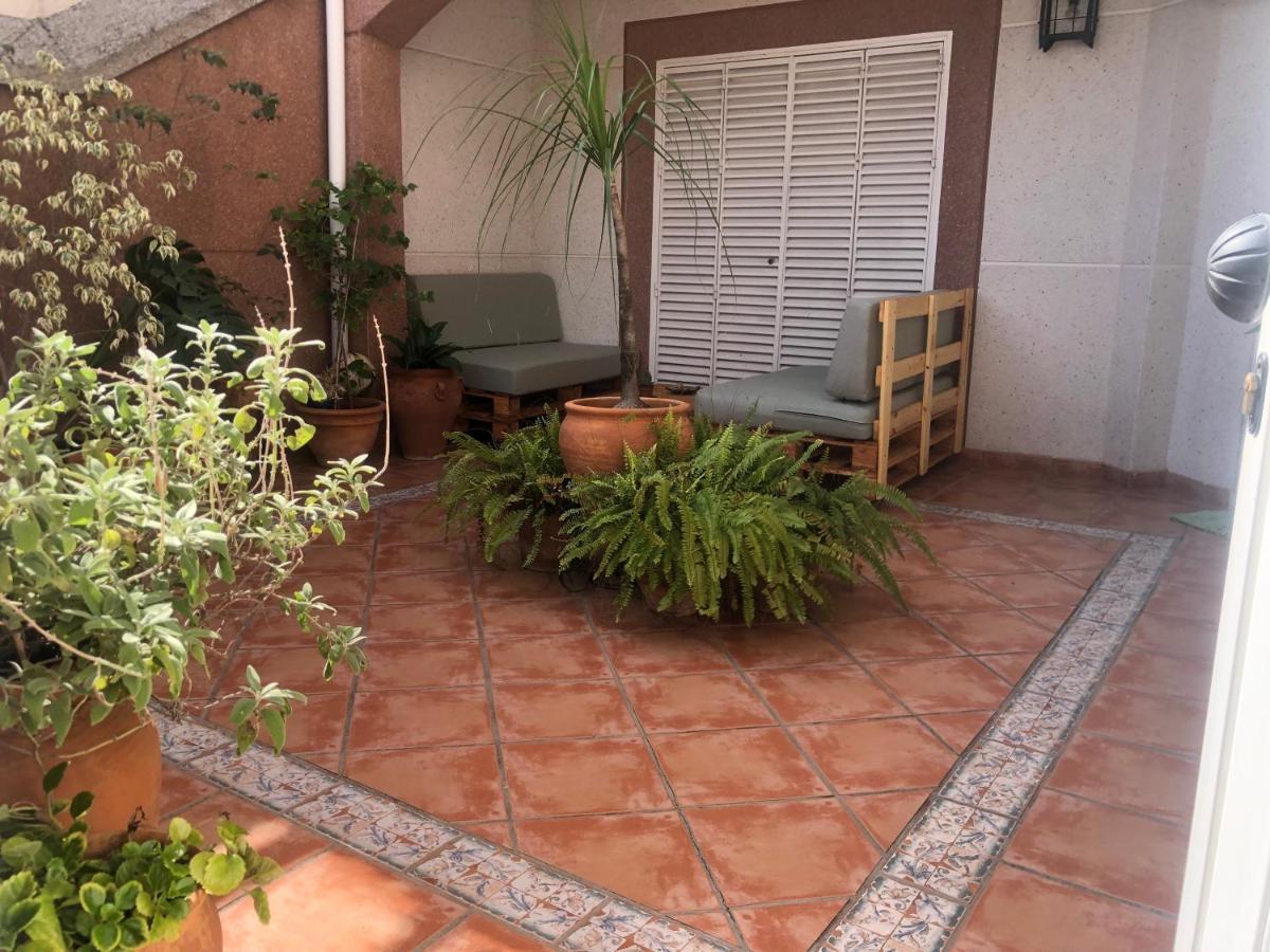 Familia Anfitriona Acoge Apartment Севиля Екстериор снимка
