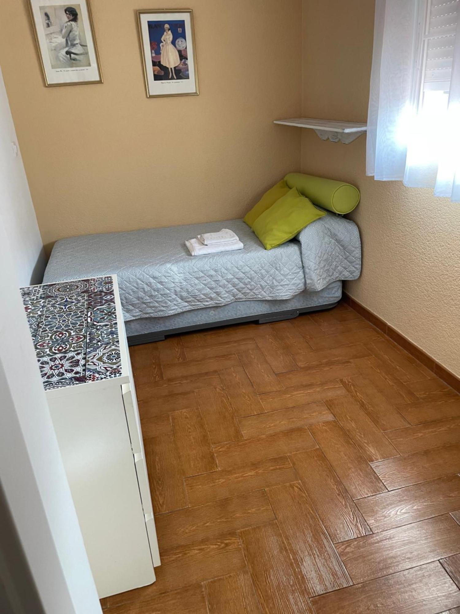 Familia Anfitriona Acoge Apartment Севиля Екстериор снимка